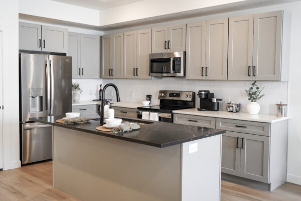 full view of furnished townhome kitchen