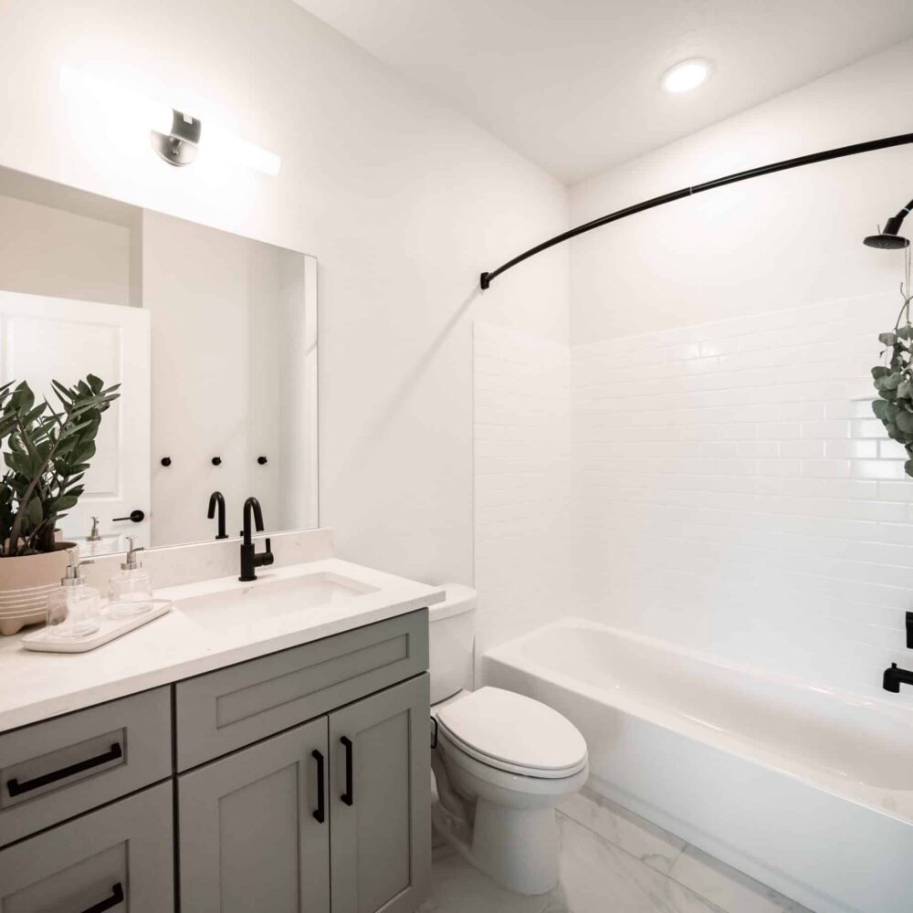 DSC05898 2-min Modernly Designed Townhouse Bathroom